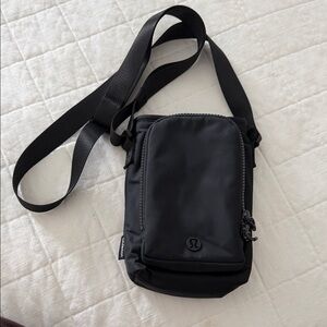lululemon athletica black water bottle crossbody